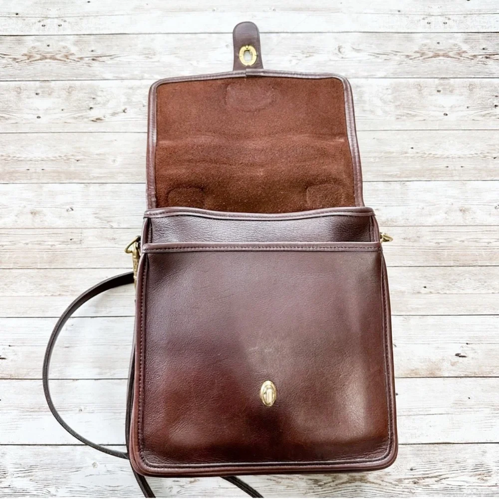 Coach Vintage Station Bag 5130 Mahogany Brown
Crossbody USA 1996 - Picture 3 of 8